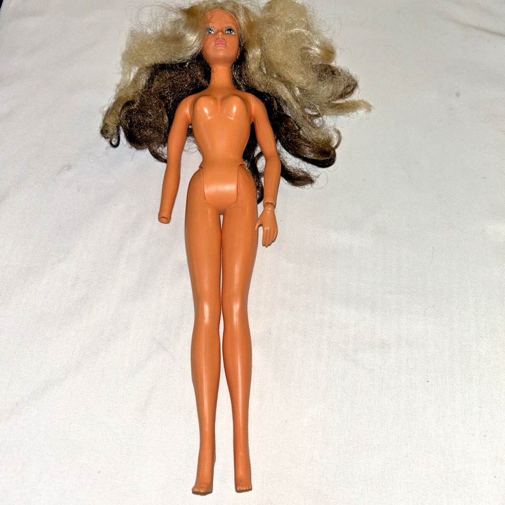 Vintage 1975 IDeal Tuesday Taylor Doll Blonde/Black Hair Head Swivels